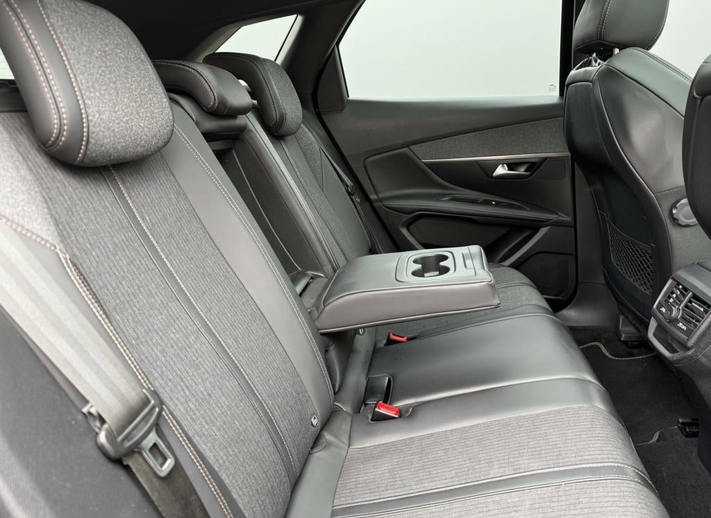 Peugeot 3008 130pk PT GT Line, Pano | Camera | CarPlay, Gebruikt, 1199 cc, Leder en Stof, Zwart