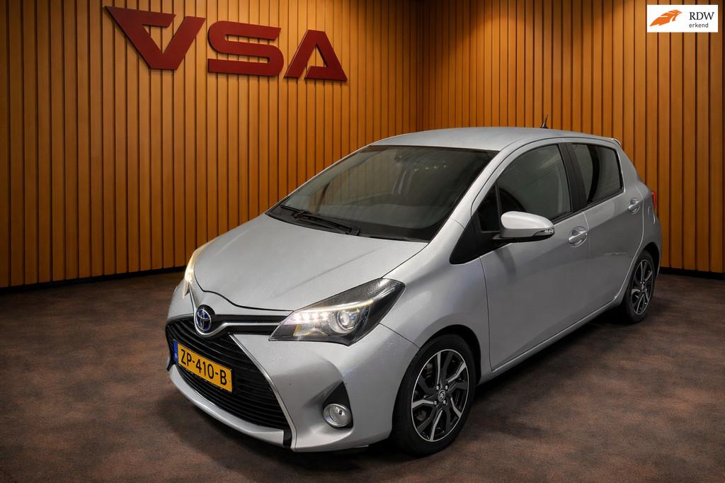 Toyota Yaris 1.5 Hybrid Lease Limited Bi-Tone, Voorwielaandrijving, Gebruikt, 4 cilinders, Met garantie (alle)