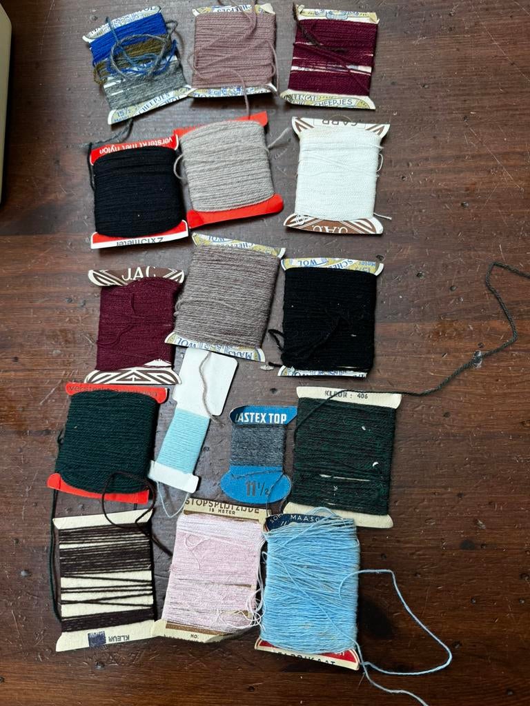 15 kaartjes met maas garen stop garen, Ophalen of Verzenden, Garen of Naald(en)