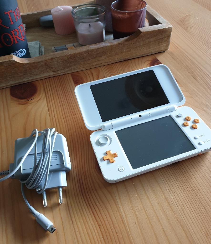 New Nintendo 2DS XL Oranje/Wit (ZEER NET), Ophalen of Verzenden, Zo goed als nieuw, Wit, 2DS