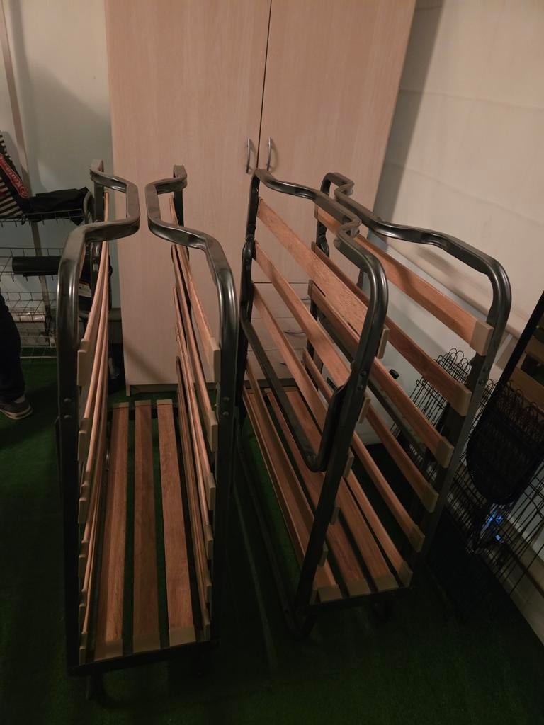 Twee opklapbedden met matrassen, Ophalen