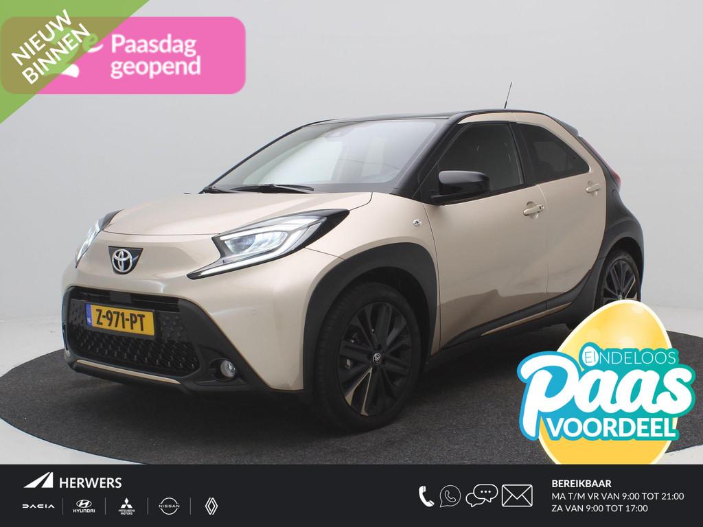 Toyota Aygo X 1.0 VVT-i S-CVT Premium AUTOMAAT / Navigatie /, Gebruikt, Bruin, 4 stoelen, Leder en Stof