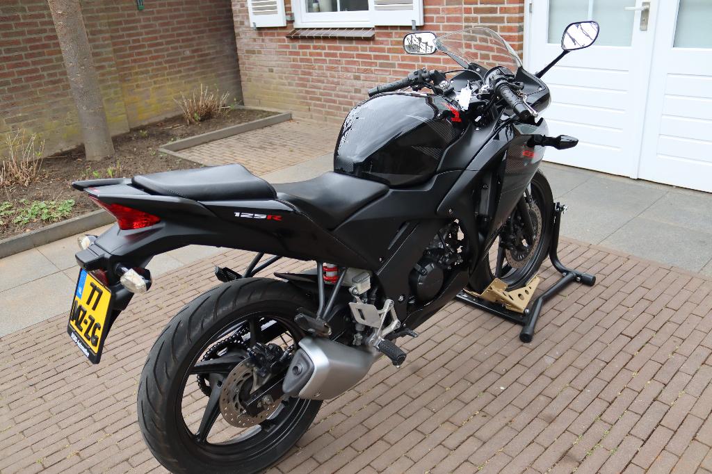 Honda CBR125R - foto 3