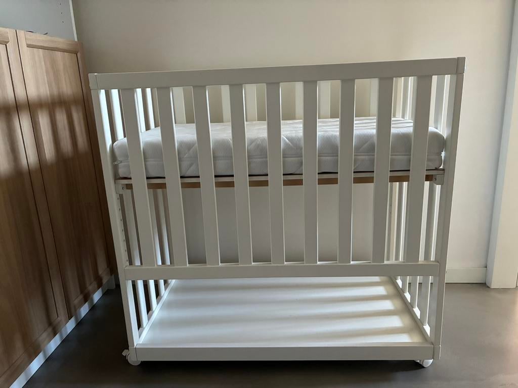 Baby bedje op wieltjes, Ophalen, Zo goed als nieuw, Wieg