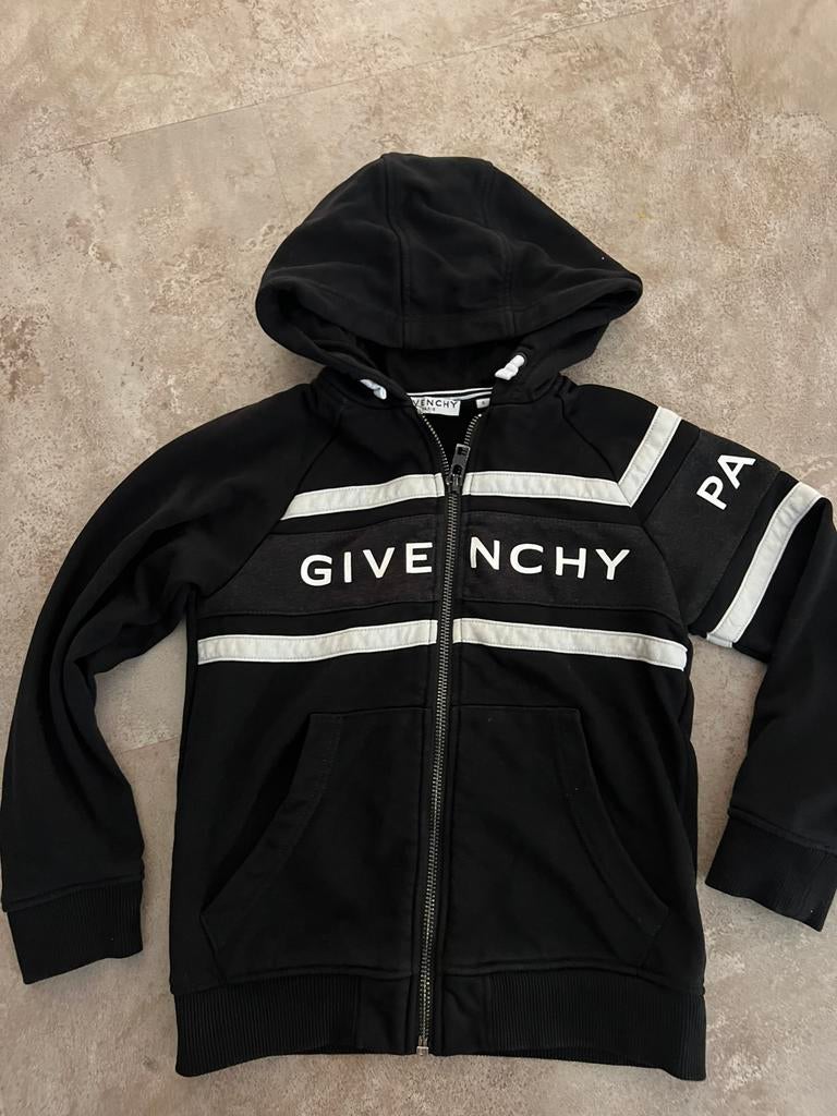 GIVENCHY vest met capuchon maat 116 origineel zgan, Ophalen of Verzenden, Zo goed als nieuw, Jongen, Trui of Vest