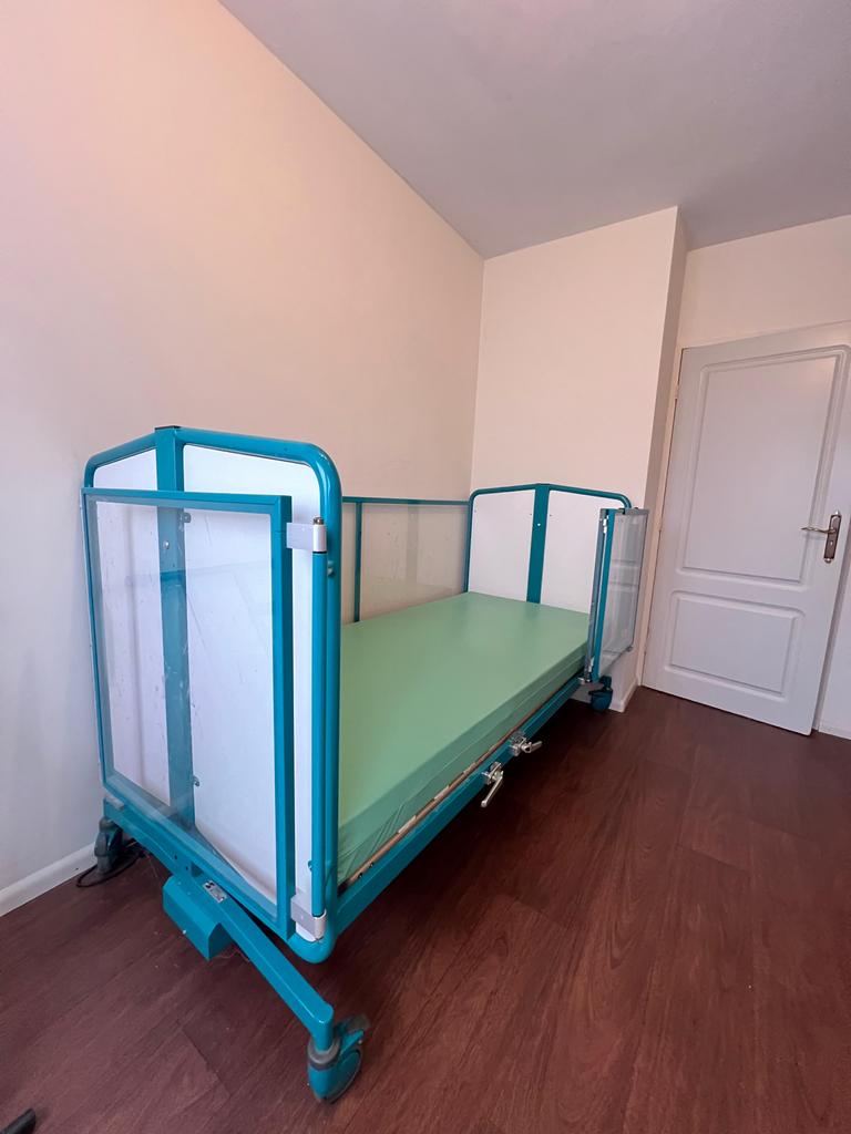 Elektrisch verstelbaar bed met bedhekken, Ophalen, 90 cm, Eenpersoons, 200 cm