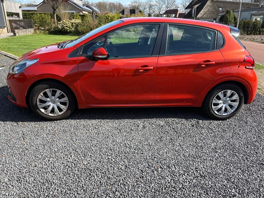 Peugeot 208 1.2 VTI 60KW/82PK 5-D 2017, Auto's, Peugeot, Voorwielaandrijving, 31 €/maand, 23 km/l, Origineel Nederlands