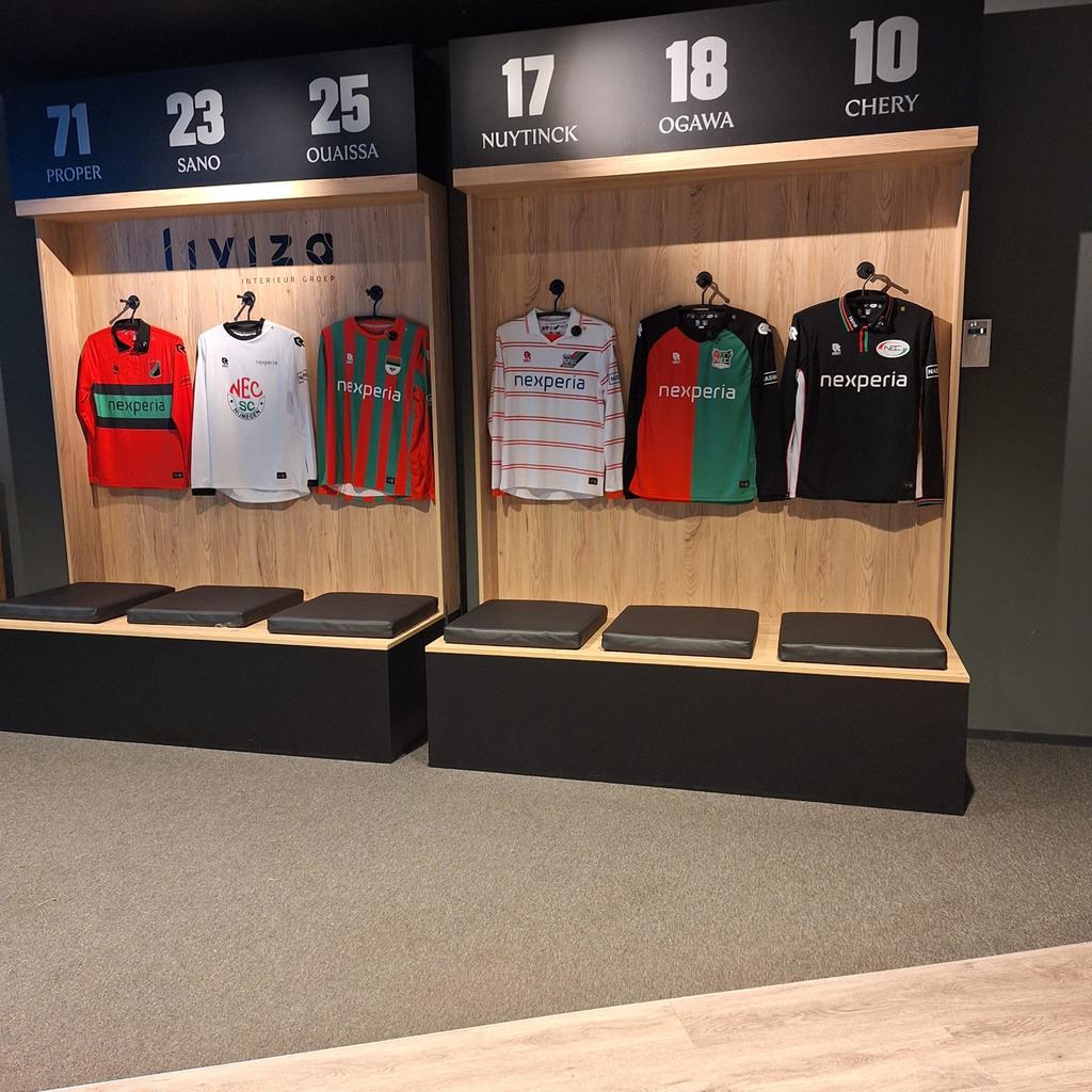 GEZOCHT KAARTJE NEC BEKERFINALE, Eén persoon, April