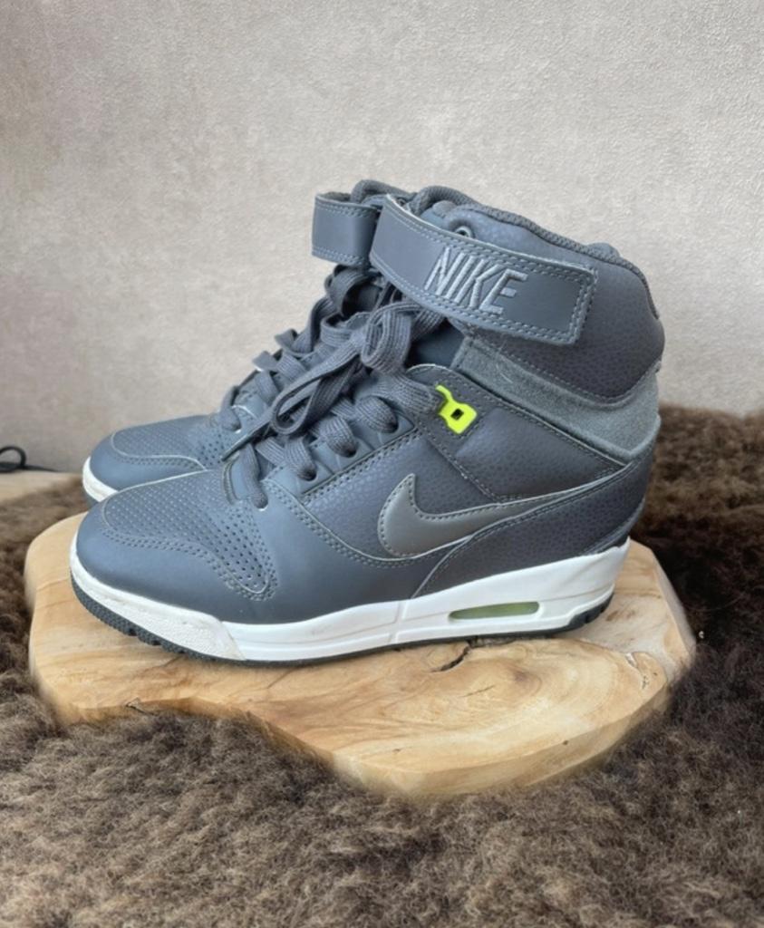 Nike Air Revolution SKy High, Verzenden, Nike, Grijs, Sneakers of Gympen