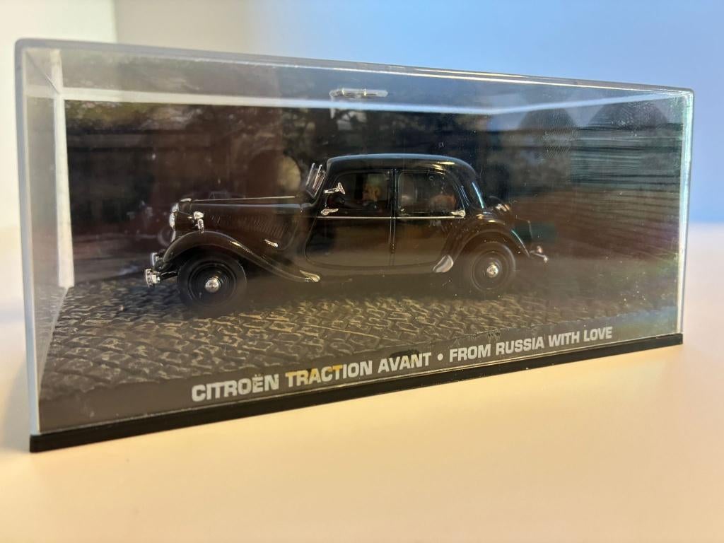 27785: Citroën Traction avant - Bond - From Russia with love, Hobby en Vrije tijd, Modelauto's | 1:43, Zo goed als nieuw, Auto