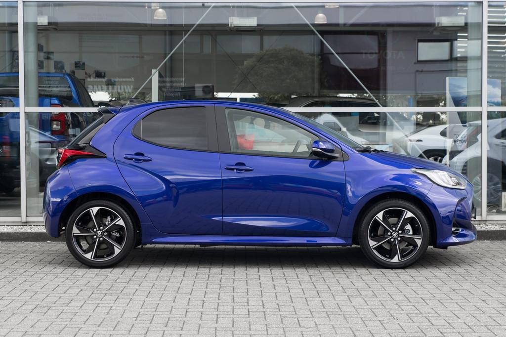 Toyota Yaris Hybrid 130 130pk CVT Executive, Stof, Gebruikt, Zwart, Blauw