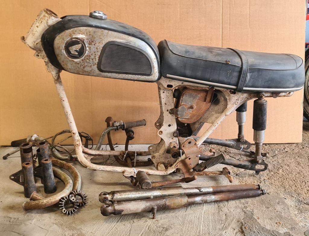 Honda CD 175, Motoren, Ophalen