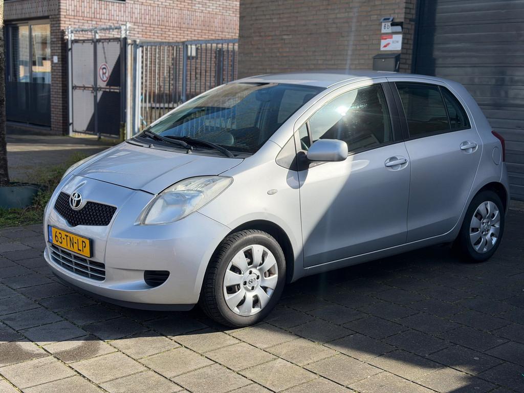Toyota Yaris 1.3 VVTi Sol Apk Airco elekt pakket Lage km’s, Voorwielaandrijving, Stof, Zwart, 4 cilinders