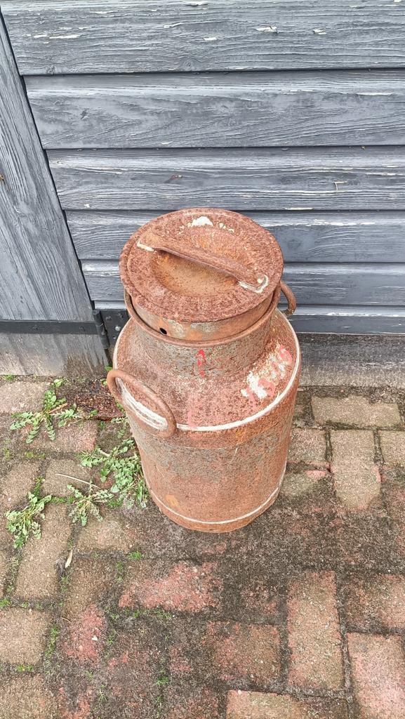 Melkbus met deksel niet lek, Ophalen