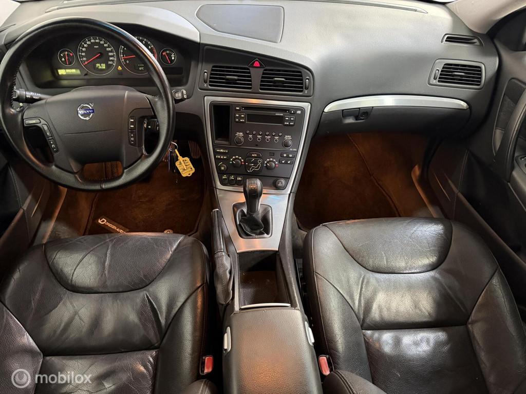 Volvo V70 2.4 Kinetic YOUNGTIMER / LEER, Voorwielaandrijving, Gebruikt, Beige, 5 cilinders