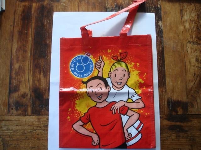 Allerlei!(534) suske en wiske tas. 65 jaar suske en wiske., Ophalen of Verzenden, Kuifje, Zo goed als nieuw, Beeldje of Figuurtje