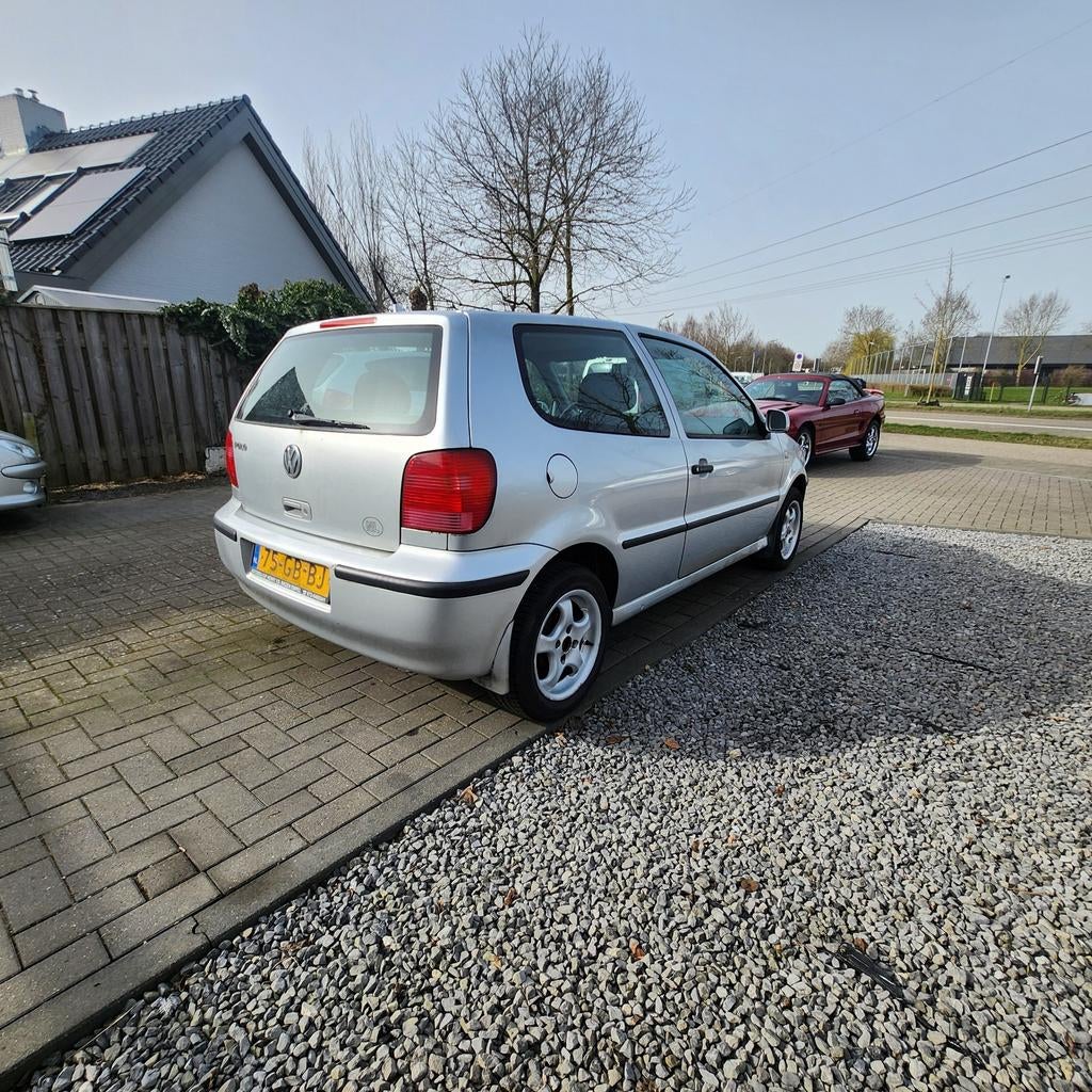 Volkswagen Polo 1.4 44KW 2000 Grijs, Voorwielaandrijving, Metallic lak, 31 €/maand, 4 cilinders