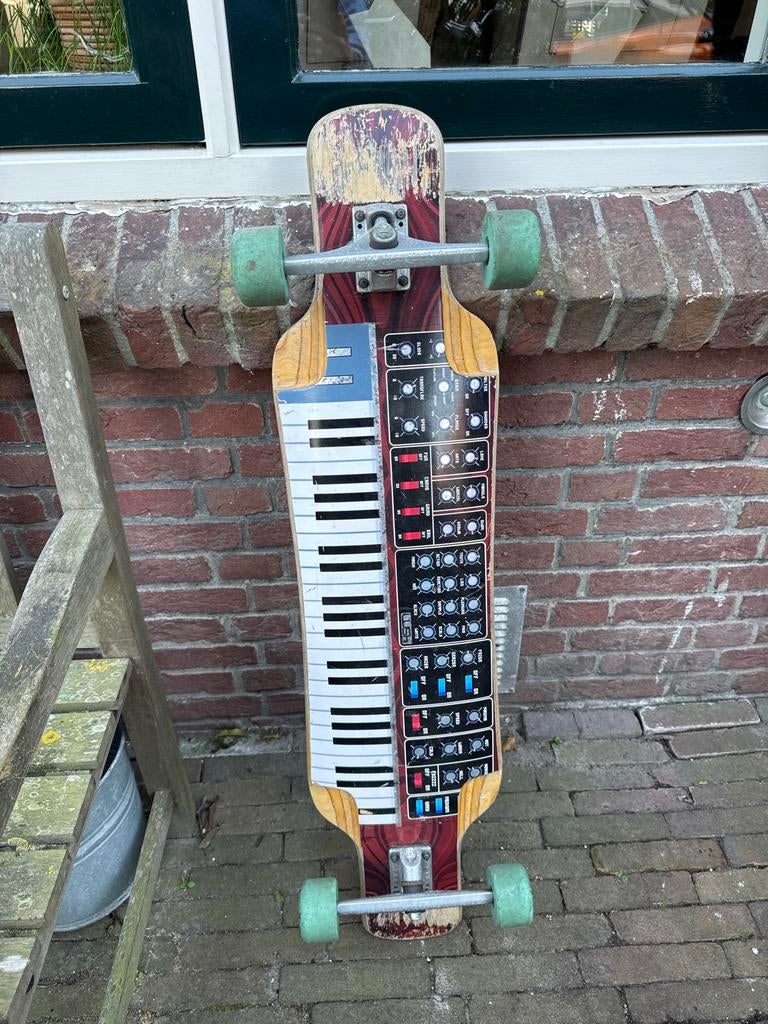 Longboard met uniek synthesizer design, Sport en Fitness, Skateboarden, Ophalen, Gebruikt, Skateboard, Longboard