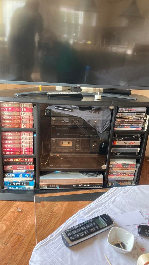 Zwart tvmeubel, Ophalen of Verzenden, Zo goed als nieuw, 25 tot 50 cm, Minder dan 100 cm