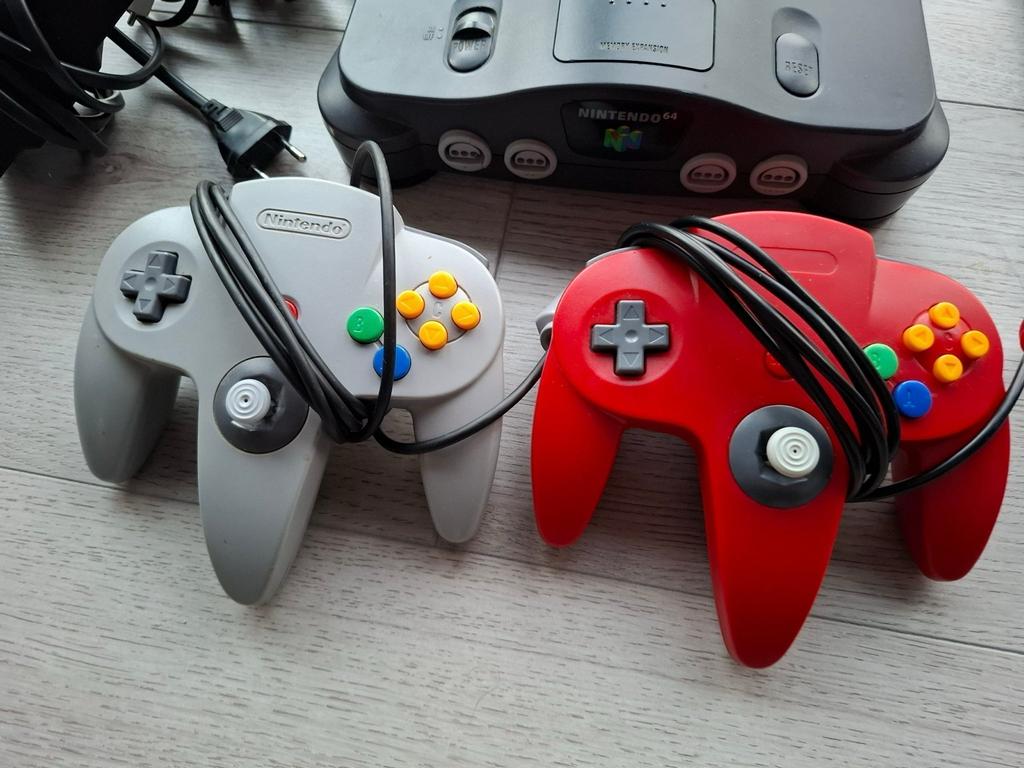 Nintendo 64 met spellen en 2 controllers, Ophalen of Verzenden, Gebruikt, Met 2 controllers, Met games