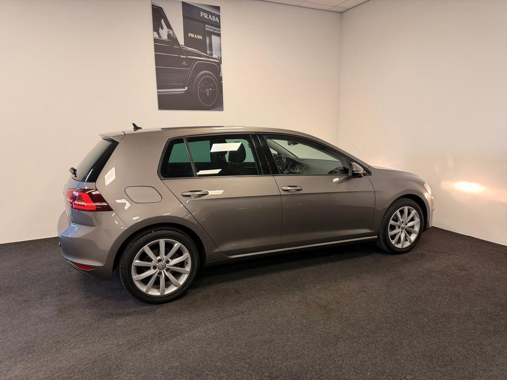 Volkswagen Golf 1.4 TSI Connected Series| Massage| Camera| S, 125 pk, Gebruikt, 4 cilinders, Leder en Stof