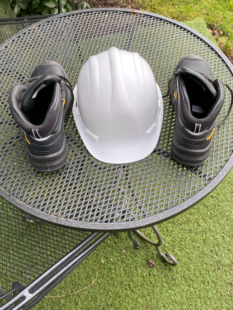 Veiligheidshelm en schoenen, Doe-het-zelf en Verbouw, Veiligheidshelmen, Ophalen, Zo goed als nieuw