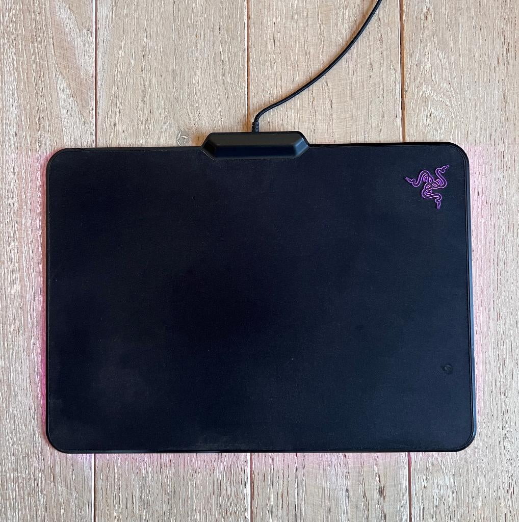 Razer Firefly V1 Cloth RGB mouse pad, Computers en Software, Muismatten, Gebruikt, Gaming muismat, Ophalen of Verzenden