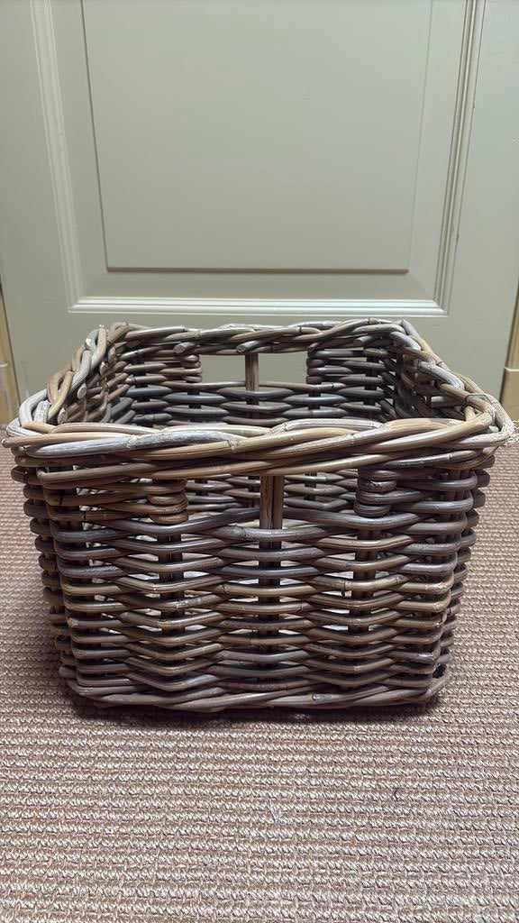 Rieten opbergmand, Ophalen of Verzenden, Zo goed als nieuw, Vierkant, Riet