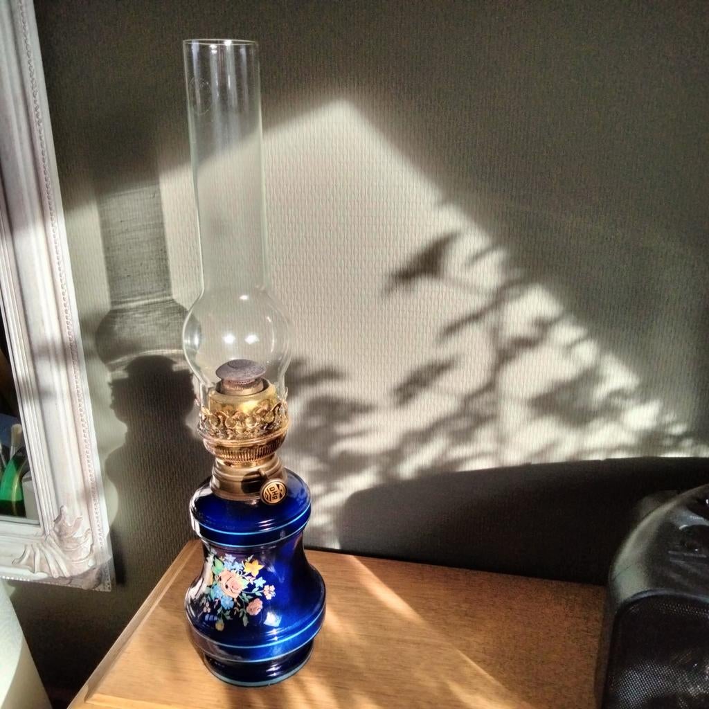 Antieke olielamp met bloemmotief, Ophalen of Verzenden