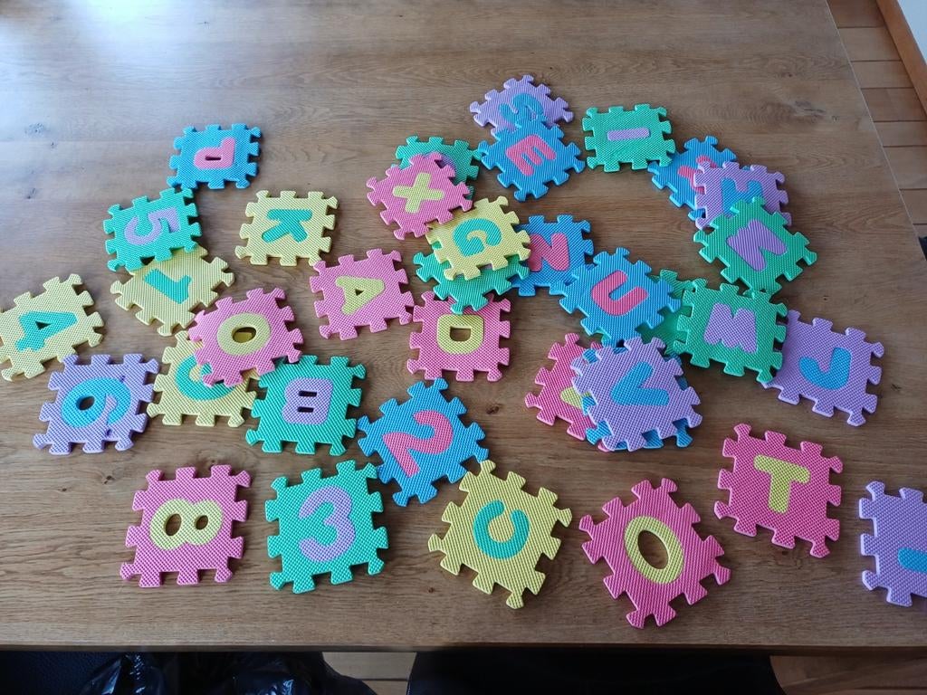 Rubberen puzzel. Cijfers en letters, Ophalen