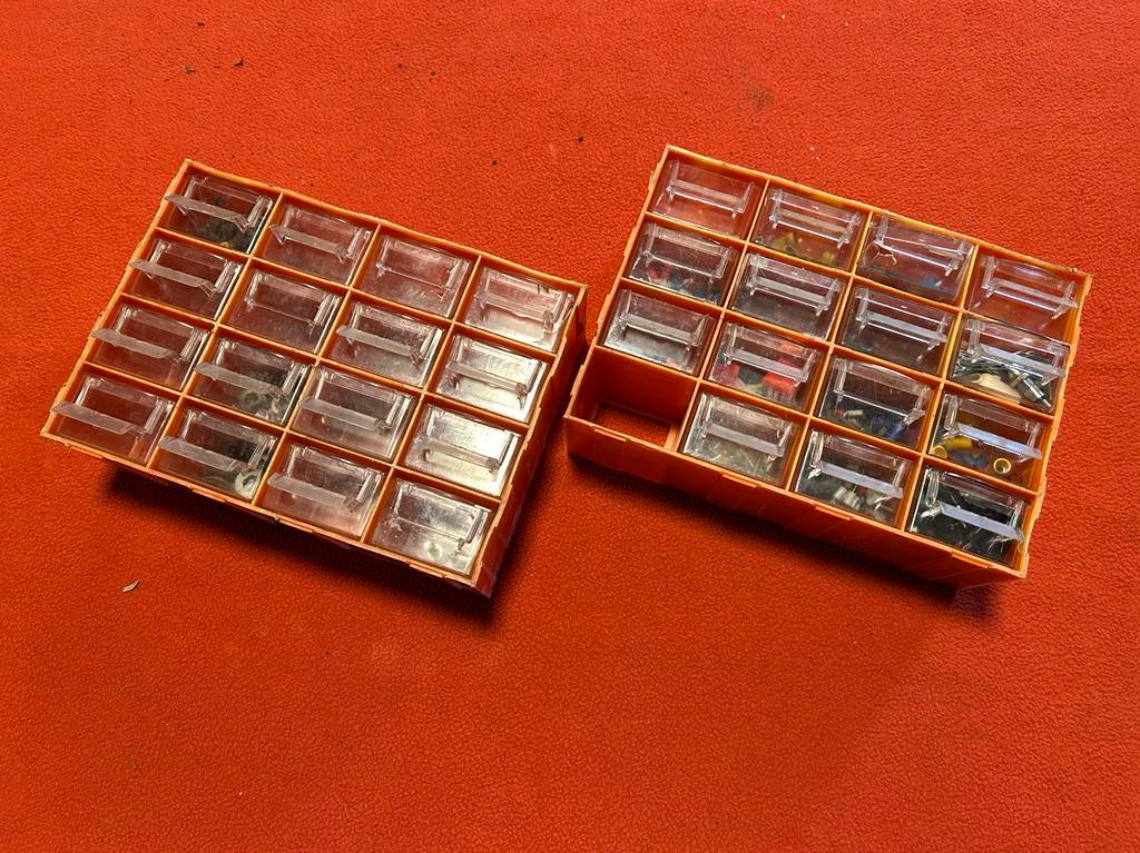 2 x Oranje sorteerdoos met lades, inclusief inhoud, Doe-het-zelf en Verbouw, Kratten en Dozen, Ophalen, Minder dan 35 cm, Minder dan 50 cm