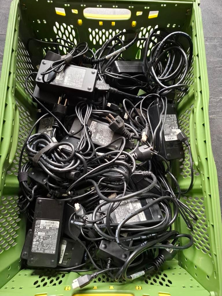 Partij van 25x Delta Electronics ADP-66CR Voedingen, Ophalen of Verzenden, Gebruikt, Delta Electronics