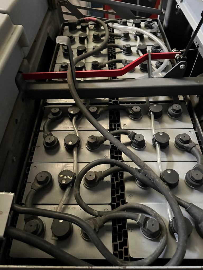 Nilfiks CR 1200 Schrop Veeg Zuigwagen - Efficiënt Krachtig, Ophalen