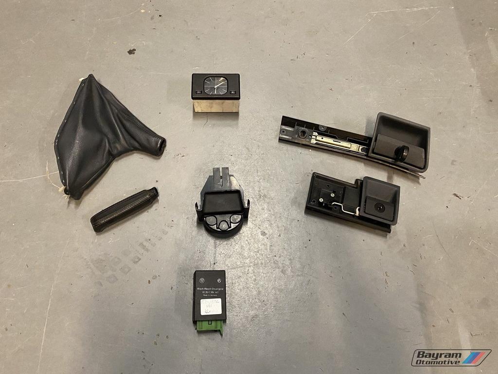 Bmw E32 dashboard delen klok slot hoes pook  7-serie E34 m, Ophalen of Verzenden, Gebruikt, BMW