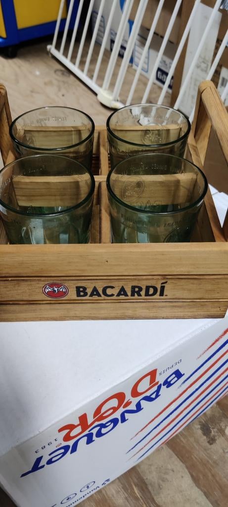 Bacardi Glazen in Rekje - Set van 4, Ophalen of Verzenden, Zo goed als nieuw, Overige materialen, Los bestek