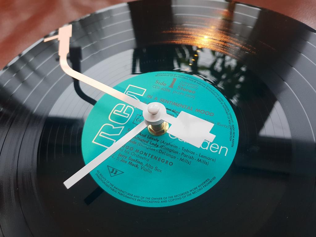 Unieke vinyl klok – gemaakt van originele LP, Huis en Inrichting, Woonaccessoires | Klokken, Ophalen of Verzenden, Wandklok
