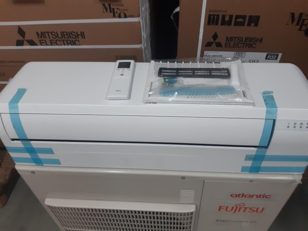 Fujitsu 10/12 kw warmtepomp multisplit 5 poorts, Ophalen of Verzenden, Zo goed als nieuw, Wandairco, 100 m³ of groter