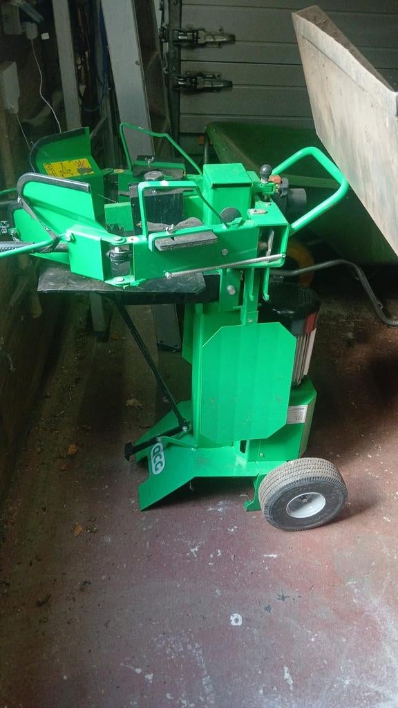 Kloof machine, dumper met man vrees met man te huur, Ophalen of Verzenden, Liggend