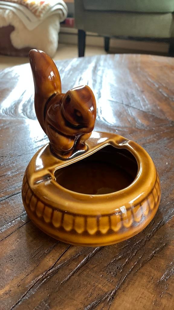 Vintage bruine asbak met eekhoorn, Ophalen of Verzenden