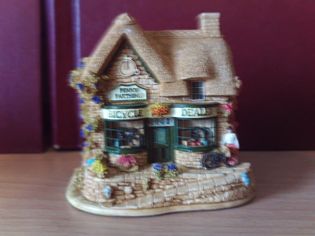 Lilliput Lane - The Penny Farthing - met verlichting, Ophalen of Verzenden, Zo goed als nieuw, Overige typen