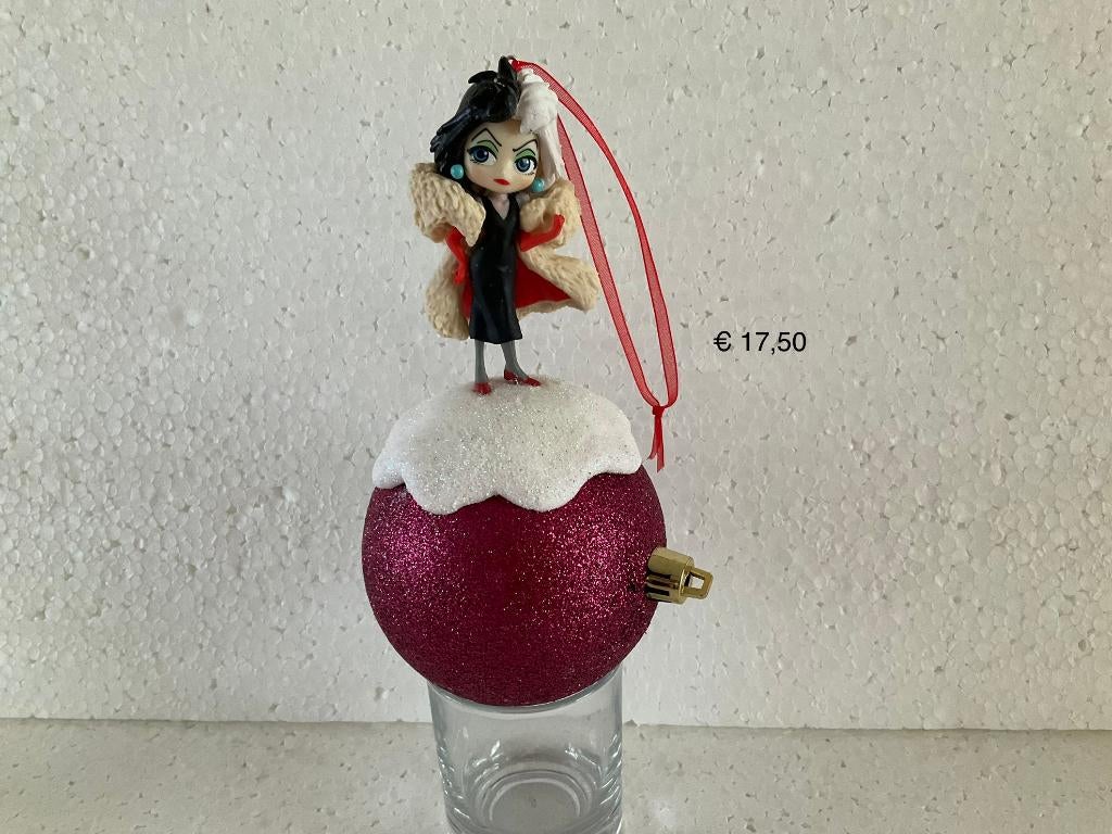 Disney villains - Cruella op kerstbal, Verzamelen, Disney, Ophalen, Overige figuren, Zo goed als nieuw, Beeldje of Figuurtje