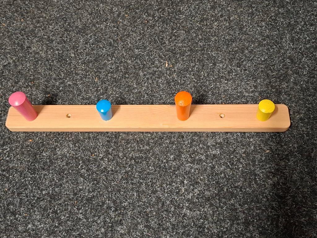 Kleurige houten IKEA kinderkapstok FLISAT, Ophalen of Verzenden, Zo goed als nieuw, Overige typen