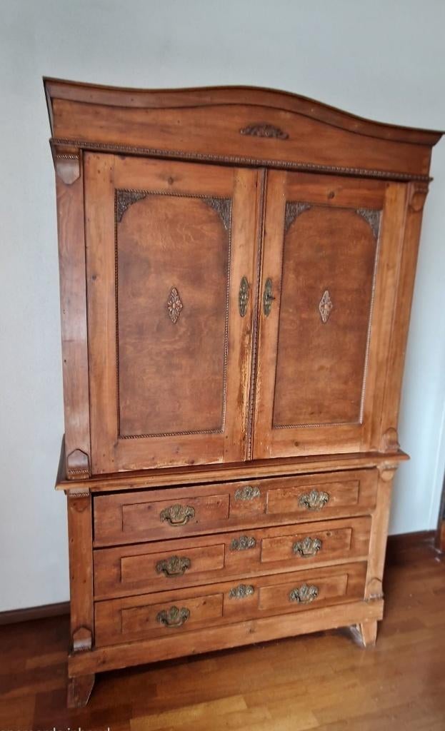 kast Kabinet, Ophalen