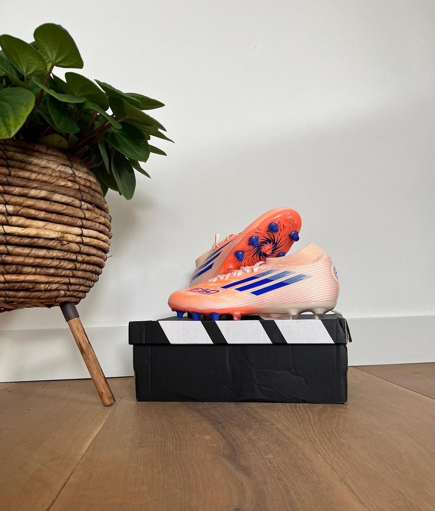 Gloednieuwe Adidas F50, Maat XS of kleiner, Schoenen, Nieuw, Ophalen of Verzenden