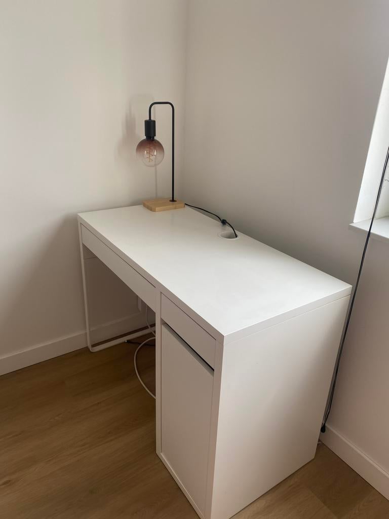 Ikea micke bureau wit, Huis en Inrichting, Bureaus, Gebruikt, Schoolbureau, IKEA, Modern, Overige materialen, Wit, Met lades, Opbergruimte
