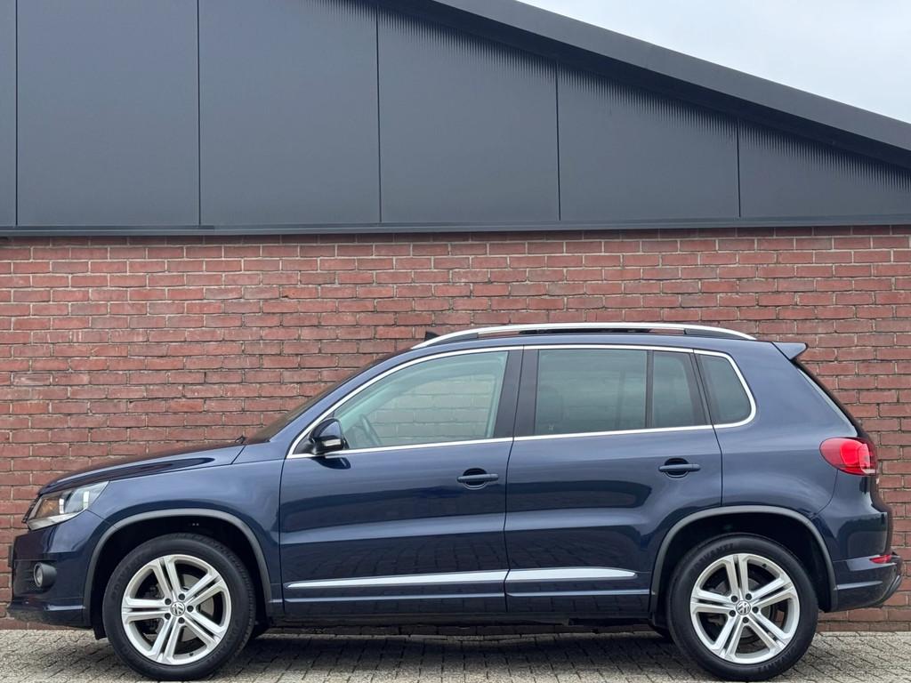 Volkswagen Tiguan 1.4 TSI R-LINE | PANODAK! | LEDER! | NAVI!, Voorwielaandrijving, Gebruikt, 4 cilinders, Lichtsensor
