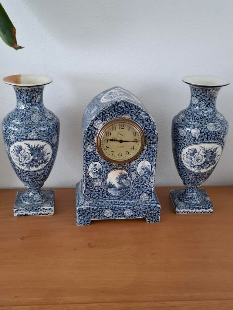 Delfs blauwe klok en vazen, Ophalen