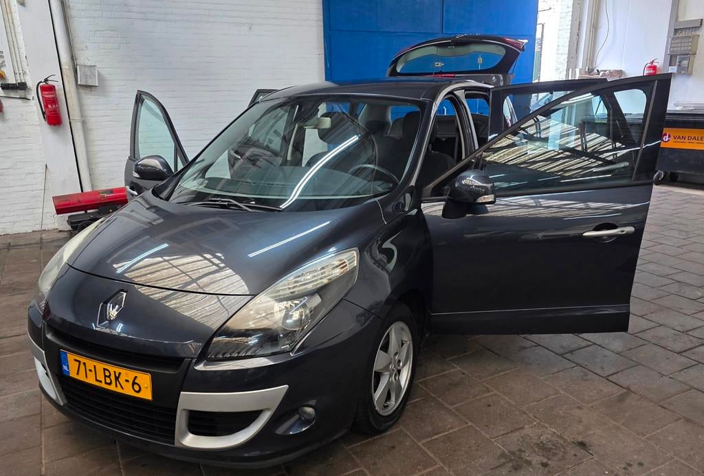 Renault Scénic 1.6 Sélection Business Sport, Voorwielaandrijving, Stof, Gebruikt, 4 cilinders