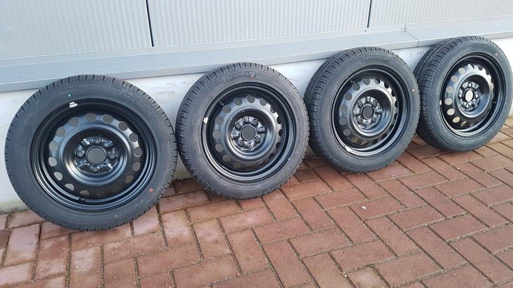 Zomerbanden en velgen Aygo C1 Peugeot 107 155/65/14, Auto-onderdelen, Banden en Velgen, 14 inch, Gebruikt, 155 mm, Banden en Velgen