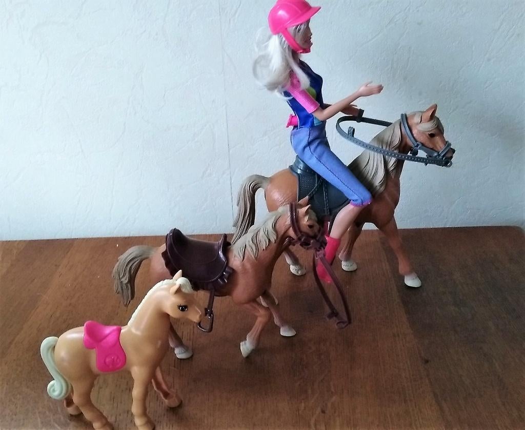 Barbie mattel met 3 paarden metgeluid incl. accessoires ZGAN, Ophalen of Verzenden, Zo goed als nieuw, Barbie